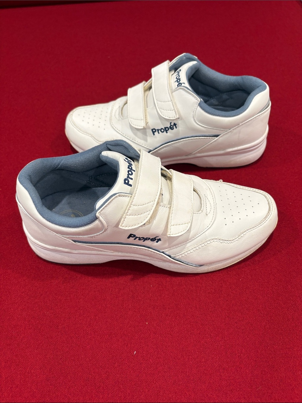 Propet Adult Tour Walker White Leather Sneakers with Light Blue Lining
Size 8.5